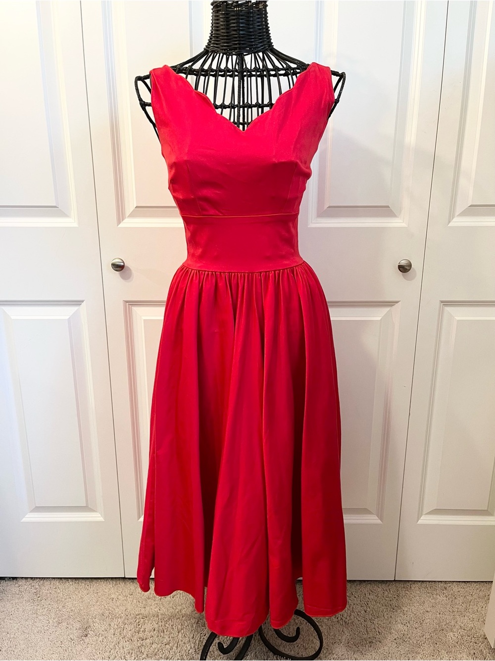 Vintage Red Midi Dress with V-Neck and Fitted Waist